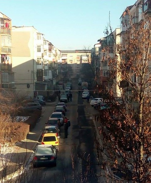 Anchetă a Poliției în Debarcader, după ce mai multe mașini au fost vandalizate