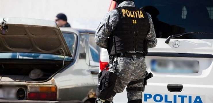 Pensionar căutat de polițiști