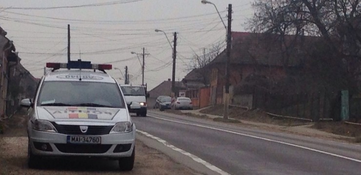 Un șofer beat s-a răsturnat cu mașina în șanț