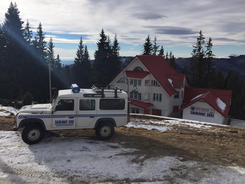 Iubitorii sporturilor de iarnă, sfătuiți să-și verifice echipamentele