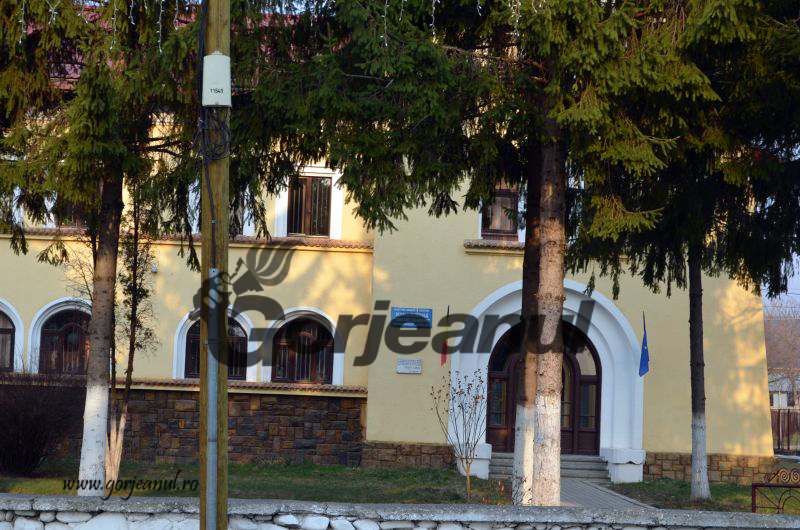 CA-ul Școlii Gimnaziale Turcinești a decis: Educatoarei cercetate pentru furt i s-a refuzat cererea de menținere în activitate