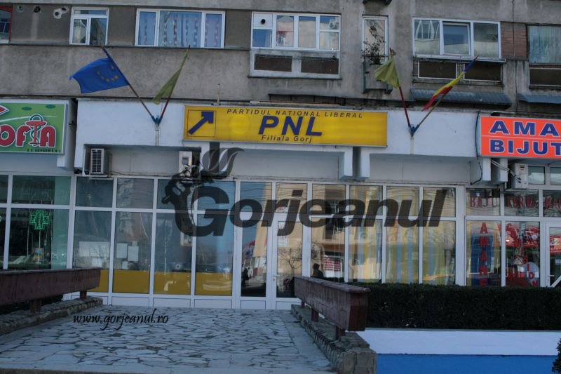 Opoziția face curățenie! PNL Gorj a demis 11 președinți de organizații, PMP a exclus 11 consilieri