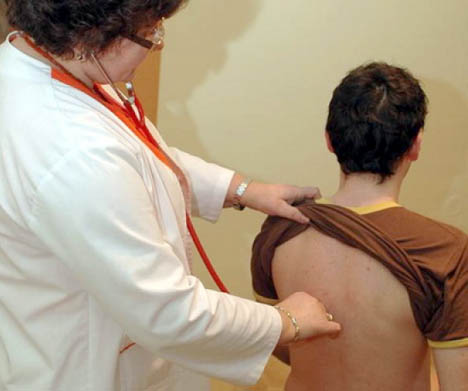 Un nou val de viroze și pneumonii