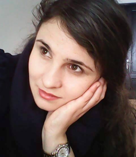 O lecţie de viaţă, din Centrul Maternal – Maria Răscol studiază Farmacia, cântă dumnezeieşte şi este o mămică model