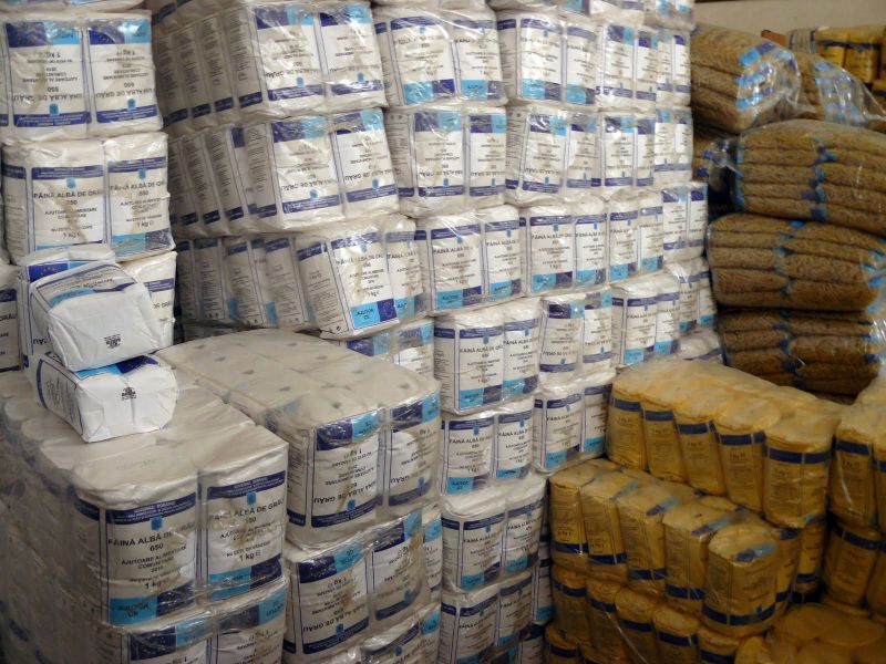 Acuzații: Ajutoarele alimentare europene pentru Berlești, mâncate de șoareci în incinta primăriei