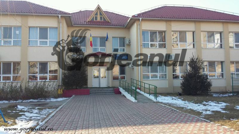 Soț și soție din Motru, confirmați cu COVID-19! Încă nu s-a stabilit în grija cui rămâne copilul de 4 ani