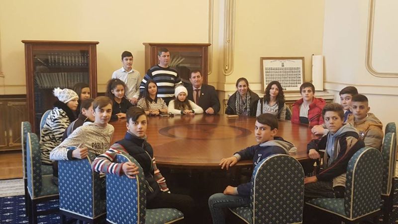 Senatorul Iriza a ajutat un grup de elevi din Berlești să ajungă la Parlament