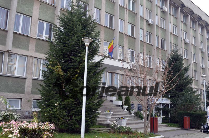 Peste 100 de elevi de la Şcolile de Agenţi de Poliţie, în practică la IPJ Gorj