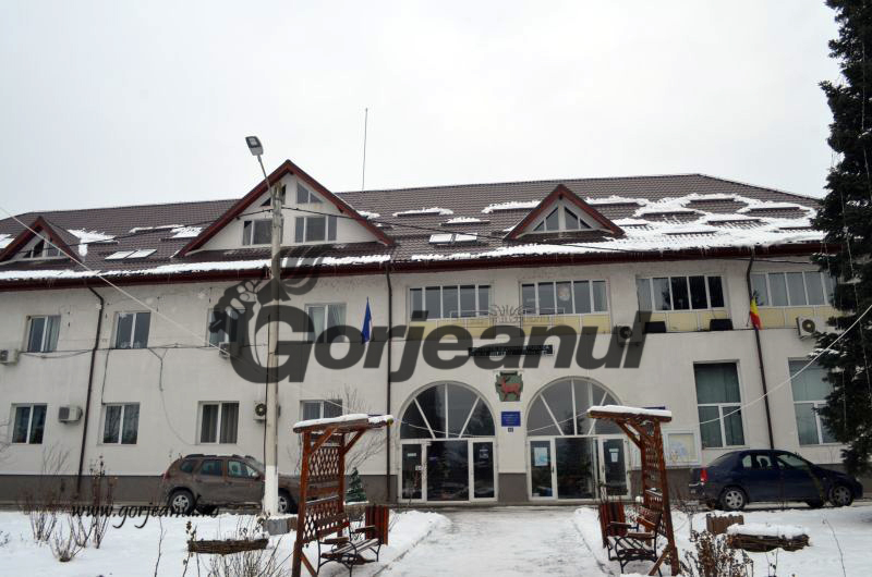 Sora fostului director Iliuță, transferată cu serviciul la Trezoreria Cărbunești