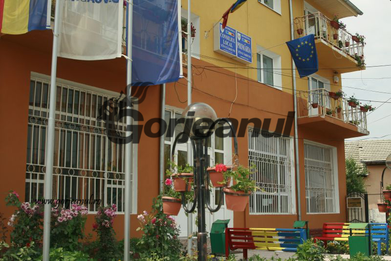 Primăria Ţânţăreni recrutează educator