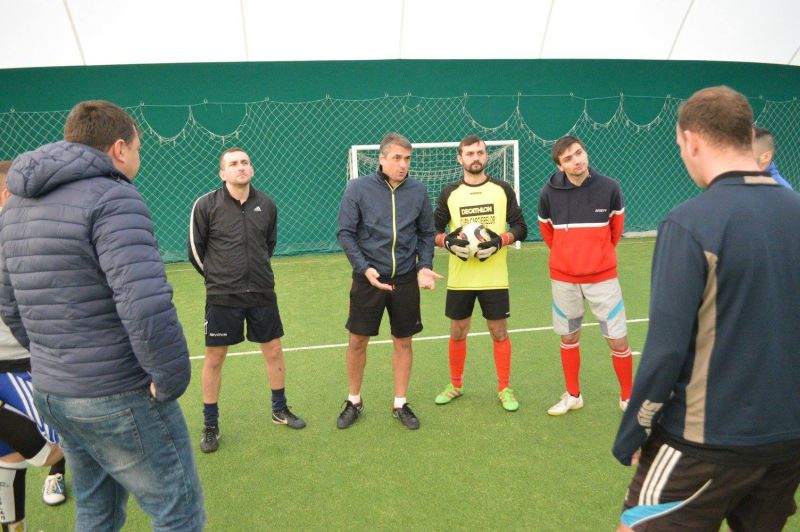 Firmele din Gorj şi Vâlcea “concurează” la minifotbal