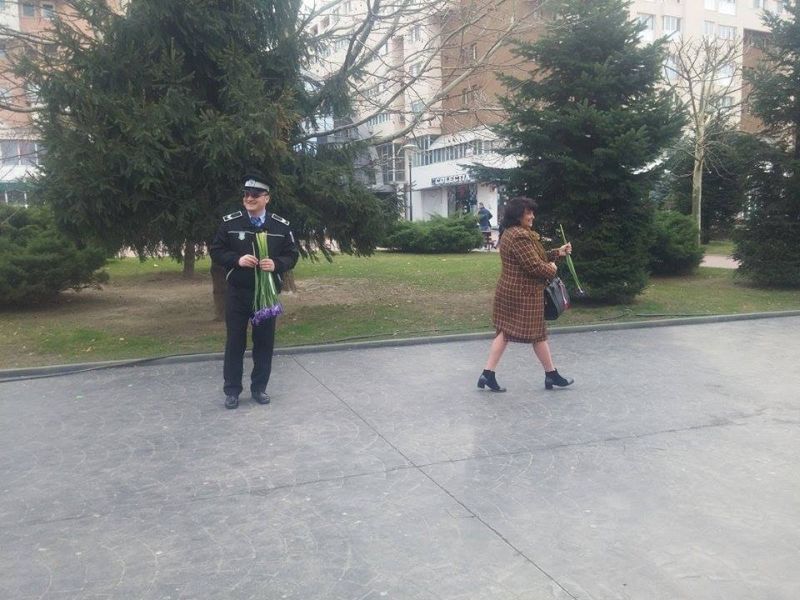 De 8 martie, Flori de la polițiștii locali