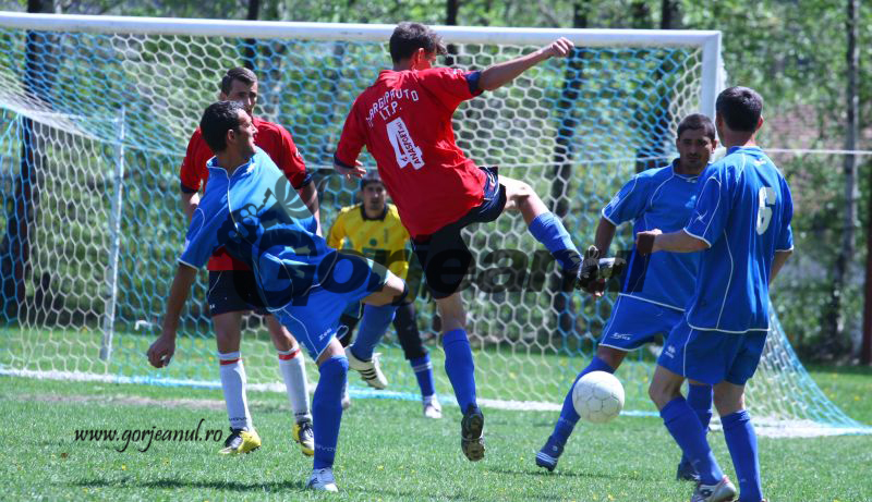 Liderul de la judeţ, fără paşi greşiţi în retur