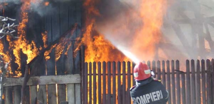 Femeie cercetată pentru distrugere, după ce și-a pierdut agoniseala de-o viață