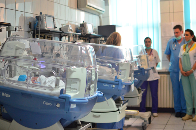 Natalitatea şi divorţurile, în trend descendent