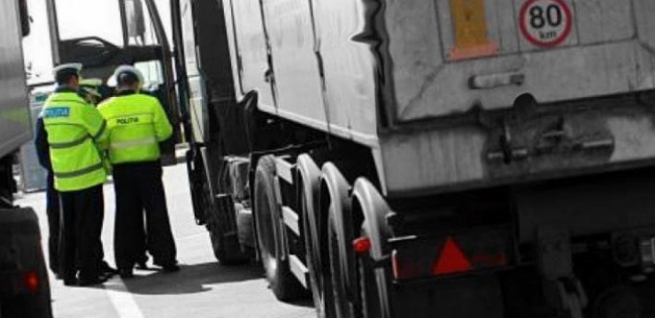 Tir încărcat cu materiale de construcții, confiscat la Rovinari