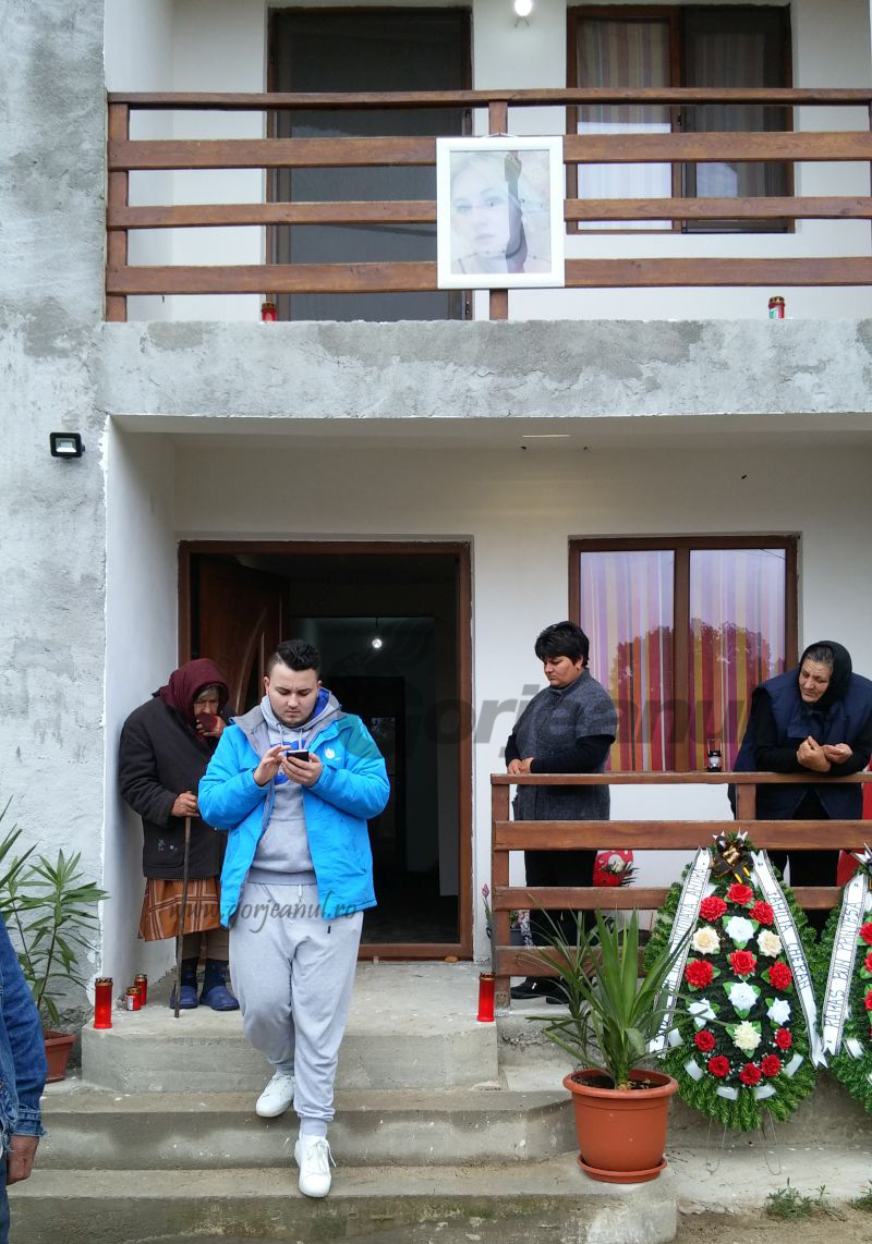 Pregătiri la Dănești pentru înmormântarea tinerei ucise în Spania