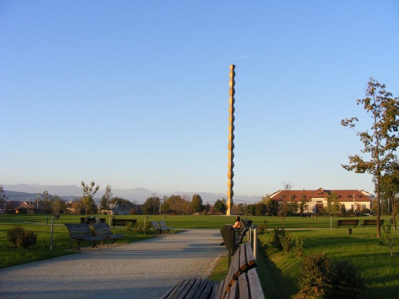 De luni, contactul cu operele lui Brâncuși de la Târgu-Jiu se amendează