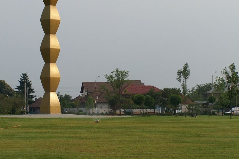 Aurel Popescu ameninţă cu îngrădirea accesului după scrijelirea, din nou, a Coloanei lui Brâncuşi