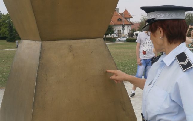 Amendă după ce a scrijelit Coloana fără Sfârșit!