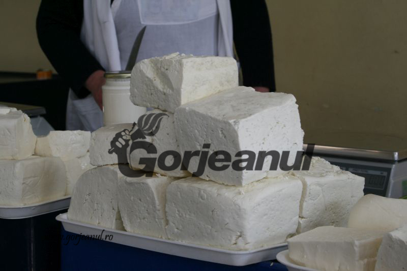 Sancţiune de 600 de lei pentru depozitare incorectă a produselor lactate