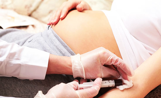 Sute de teste rapide pentru depistarea HIV, efectuate în rândul gravidelor