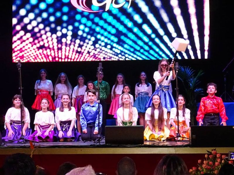 Elvira-târgujianca de la arte, în grupul național VIVOX, care a câștigat trofeul SANREMO JUNIOR 2017