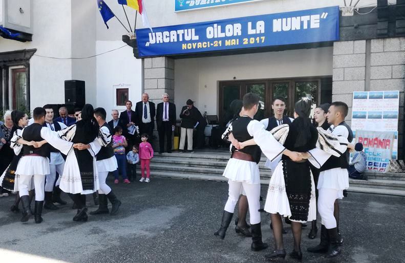 „Urcatul oilor la munte”, o sărbătoare cu tradiție la Novaci