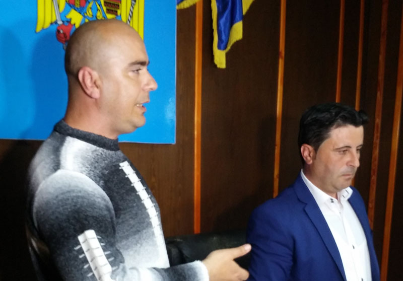 Continuă scandalul la Albeni! Demisia primarului nu mai e!