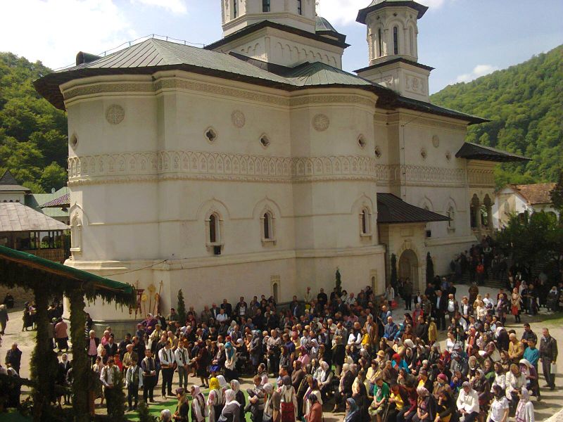 Lumina, şi Adevărul, şi Viaţa – Sărbătoare Arhierească, de ziua Sf. Cuv. Irodion, la Hramul Mănăstirii Lainici, Gorj