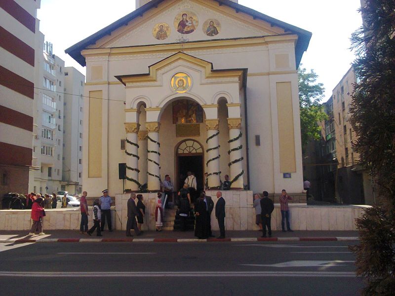 Sărbătoare Arhierească la Biserica «Sfinţii Împăraţi Constantin şi Elena» din Municipiul Târgu-Jiu, Gorj!