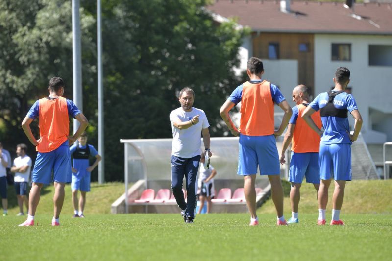 Craiova continuă meciurile tari