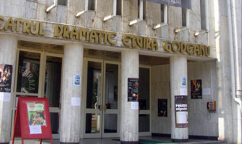 „Gorjeanul” te trimite la teatru!