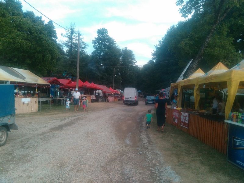 Eveniment cultural şi comercial de tradiţie – Bâlciul de Sân’ Petru, din Nucet, la Peştişani!