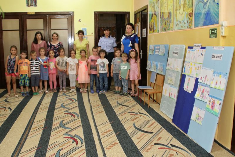 Premii pentru micuţii participanţi ai Campaniei „Copilărie fără violenţă”