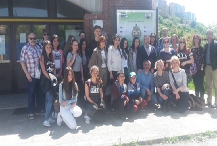 EAT RIGHT, BE SMART! Mănâncă sănătos, fii deștept!