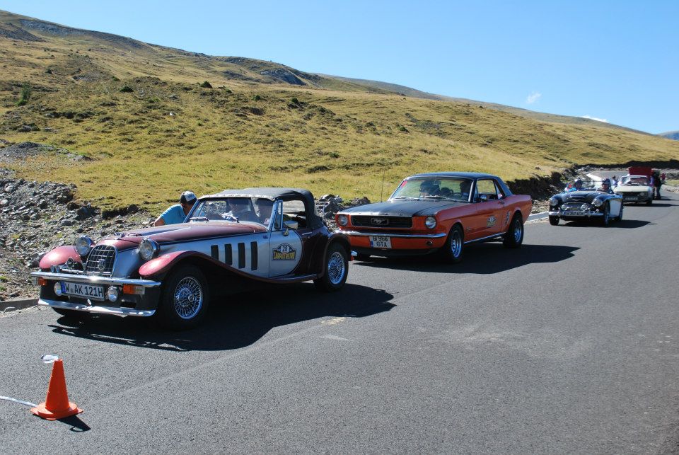Transalpina, tranzitată de mașini de epocă