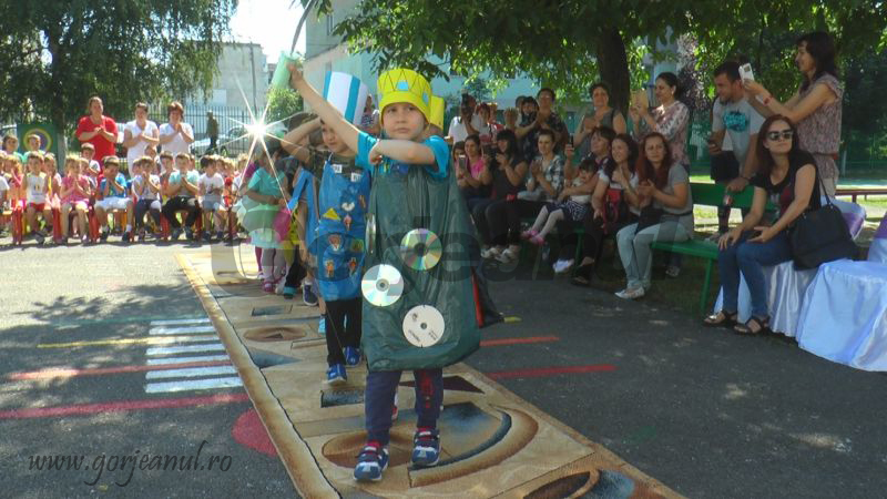Parada costumelor ecologice, la Grădiniţa “M. Eminescu”