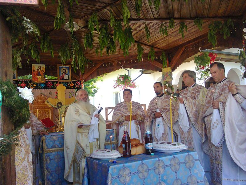 Mănăstirea «Sfânta Treime» şi-a sărbătorit hramul, cu două praznice Împărăteşti