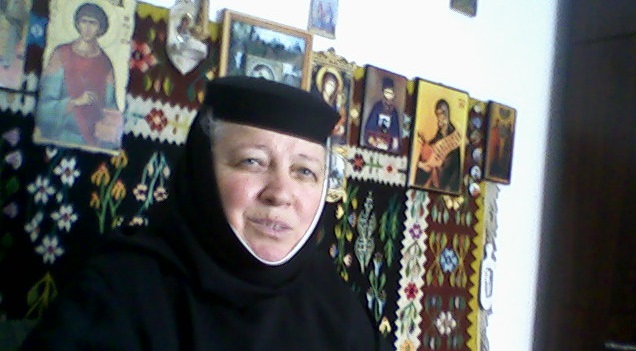 Lumina, şi Adevărul, şi Viaţa – Interviu cu Maica MARINA GLIGOR Stavrofora, Stareţa Mănăstirii «Sfânta Treime» de la Strâmba-Jiu, Gorj -“Dumnezeu e întotdeauna lângă mine…şi lângă noi toţi”