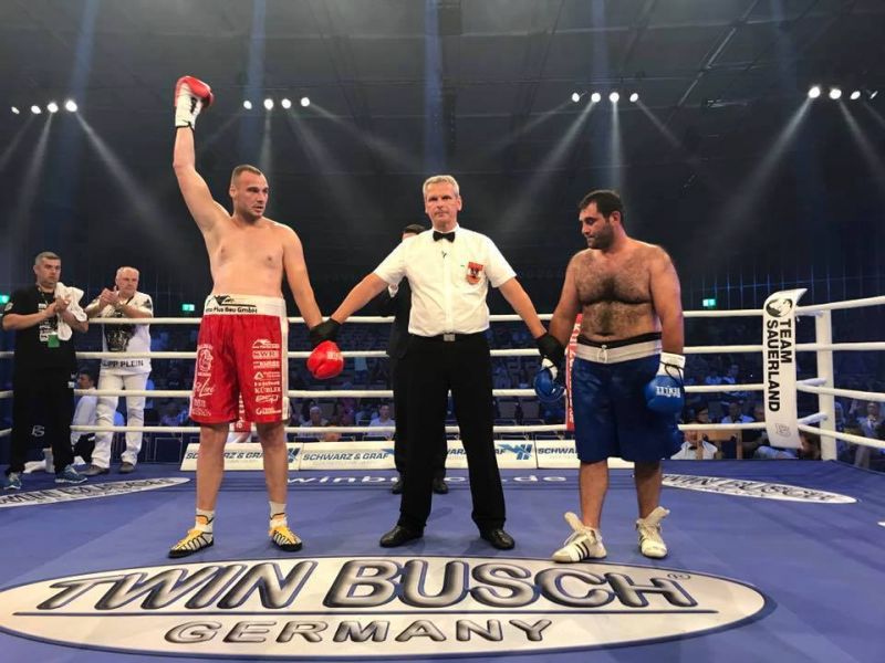 Gabroveanu şi-a făcut K.O. adversarul!