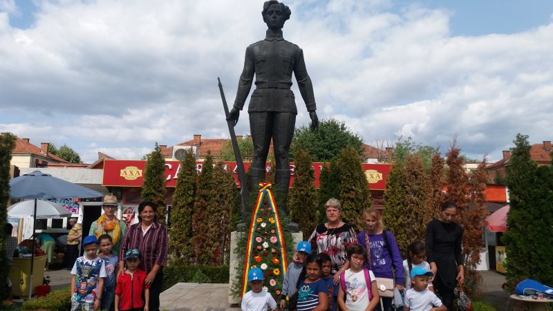 Ecaterina Teodoroiu, omagiată de elevi