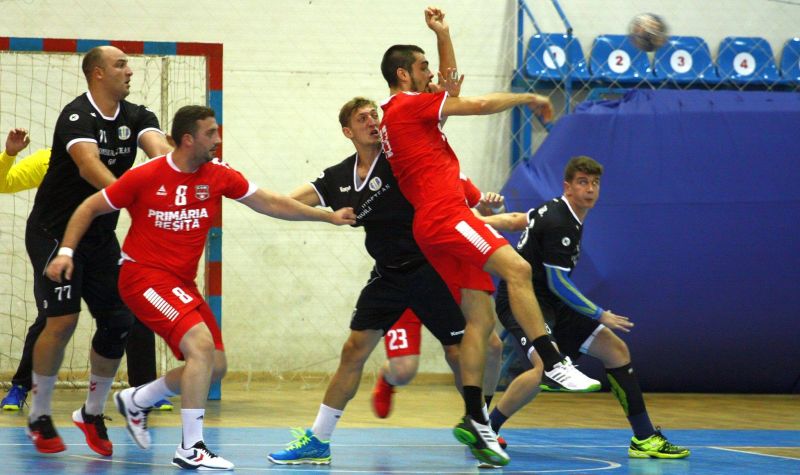 Succes la debut pentru handbaliştii gorjeni!