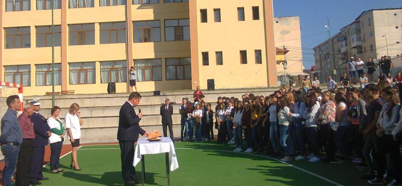 Deschiderea noului an şcolar 2017-2018, la Liceul Tehnologic din Ţicleni – “Trăim bucuria firească şi emoţia unui început plin de speranţe şi de provocări”