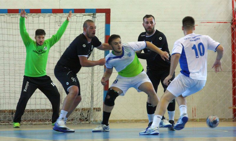 Victorie fără emoţii în derbiul de la handbal!