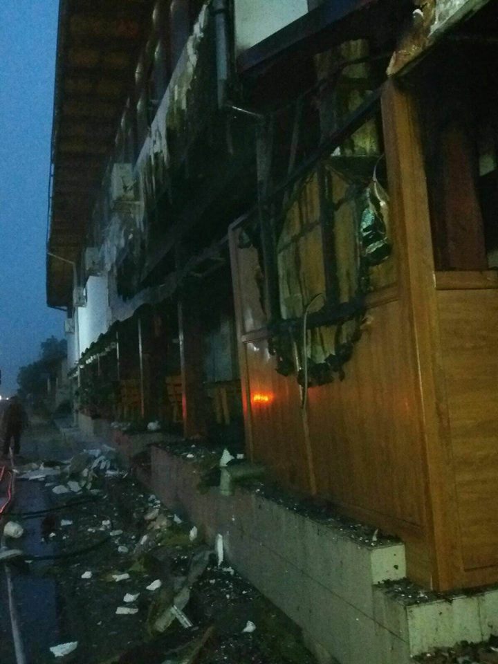 FOTO: Incendiu la Izvoarele