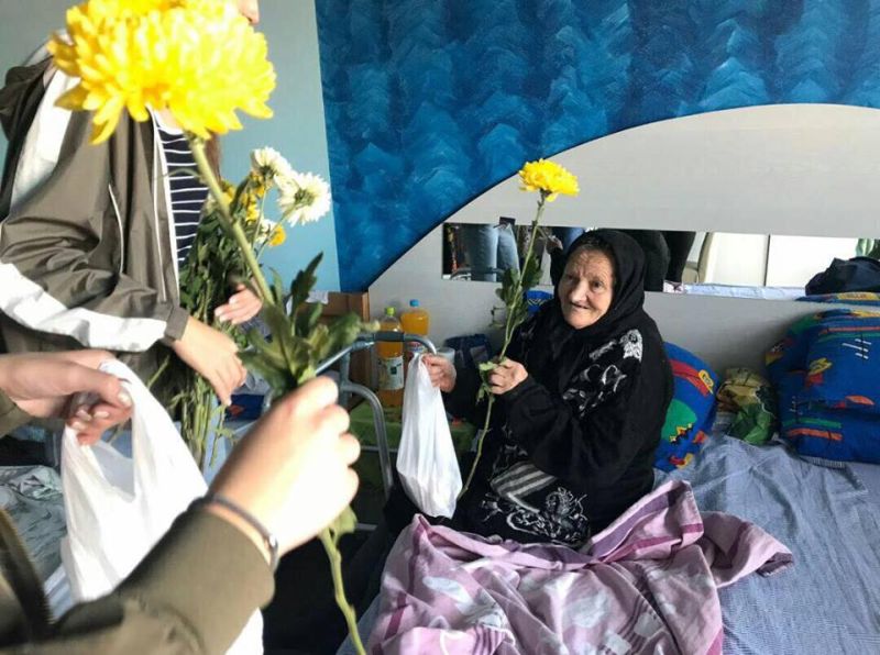 O zi cu zâmbete la azilul de bătrâni!