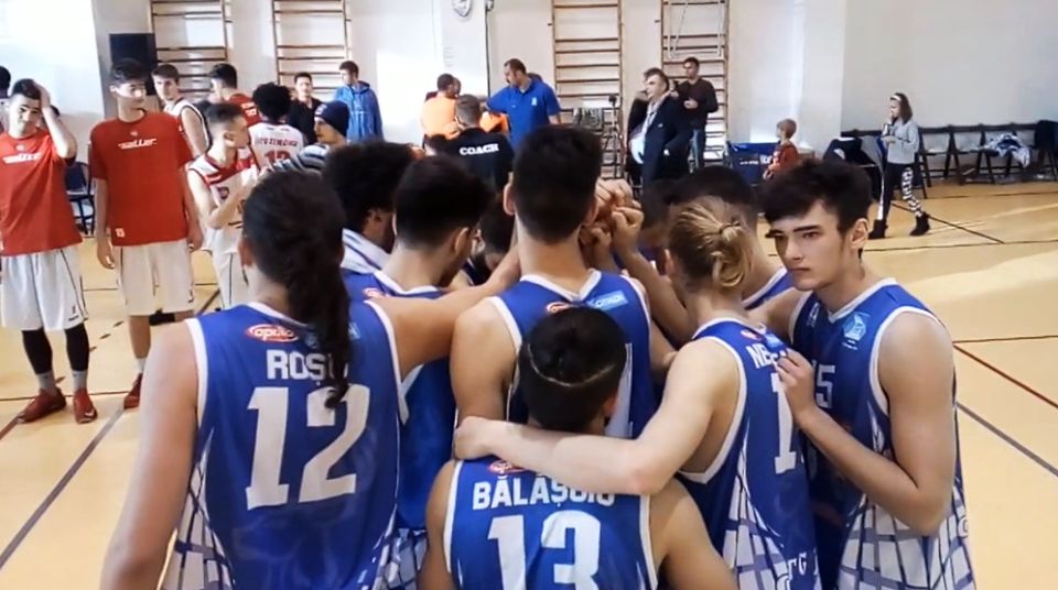 Baschetbaliştii gorjeni, răpuşi pe final!