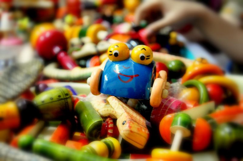 Comisarii Protecţiei Consumatorilor Gorj îndeamnă la precauţii gorjenii care cumpără jucării