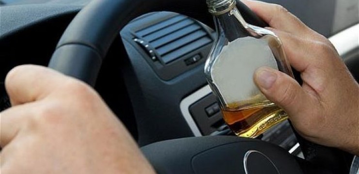 De beat ce era, un șofer a intrat cu mașina într-un stâlp, la Bâlteni